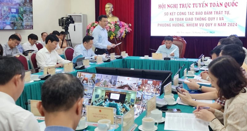 Các đại biểu tham dự hội nghị trực tiếp tại đầu cầu Bộ Giao thông vận tải.