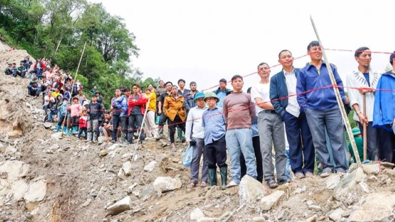 Công trường thủy điện Tả Páo Hồ 1A thuộc huyện Phong Thổ, Lai Châu xảy ra sự cố sạt lở đất, đá móng đập khiến 5 người tử vong và 4 người bị thương.