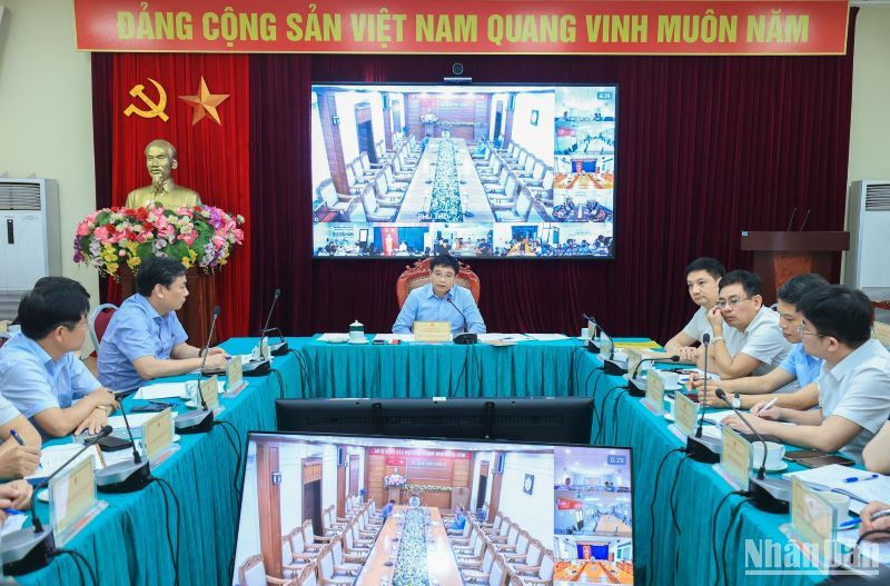 Cuộc họp kiểm điểm tình hình thực hiện các dự án trọng điểm ngành giao thông ngày 23/4.