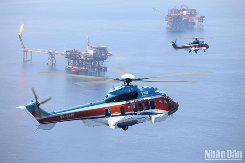 Đội máy bay trực thăng Super Puma của Tổng Công ty Trực thăng Việt Nam đã đạt 75.000 giờ bay, trong đó đội bay H225 đạt 25.000 giờ bay.