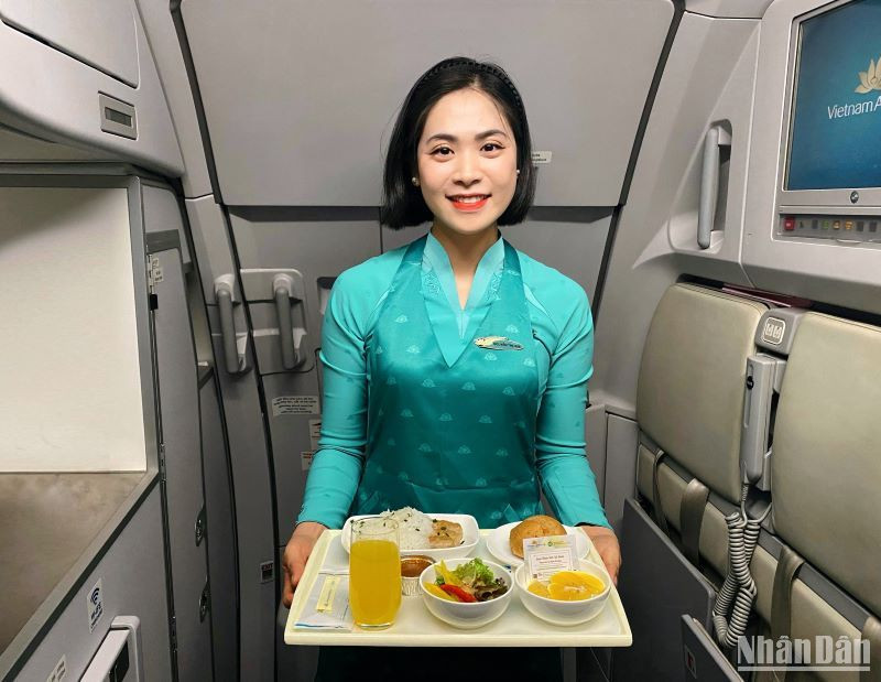 Cam Xã Đoài được phục vụ tại hạng phổ thông, thương gia trên tất cả các đường bay nội địa và quốc tế có phục vụ ăn trên khay và có món tráng miệng là trái cây.