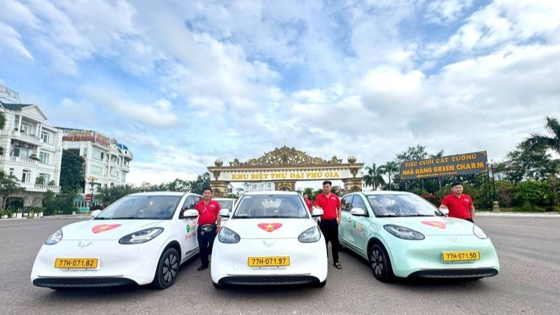 Khoảng 600 xe điện Wuling hoạt động khu vực miền trung, Tây Nguyên đã phục vụ hơn 500 nghìn khách hàng thường xuyên và tạo việc làm cho gần 700 lao động. 