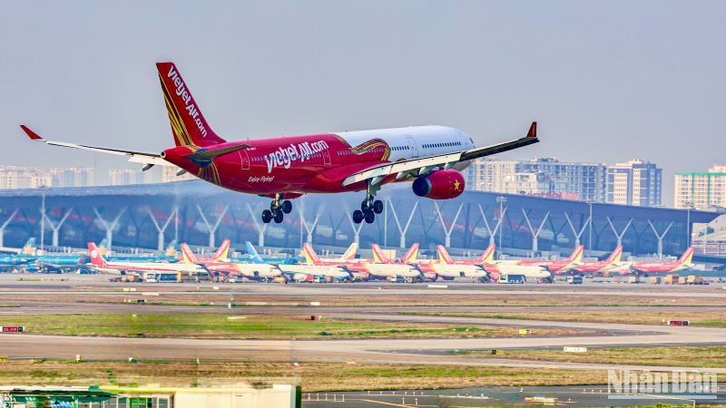 Hãng hàng không Vietjet mở bán ưu đãi hàng trăm nghìn vé bay giảm đến 50% mức giá, áp dụng cho tất cả các đường bay nội địa và quốc tế.