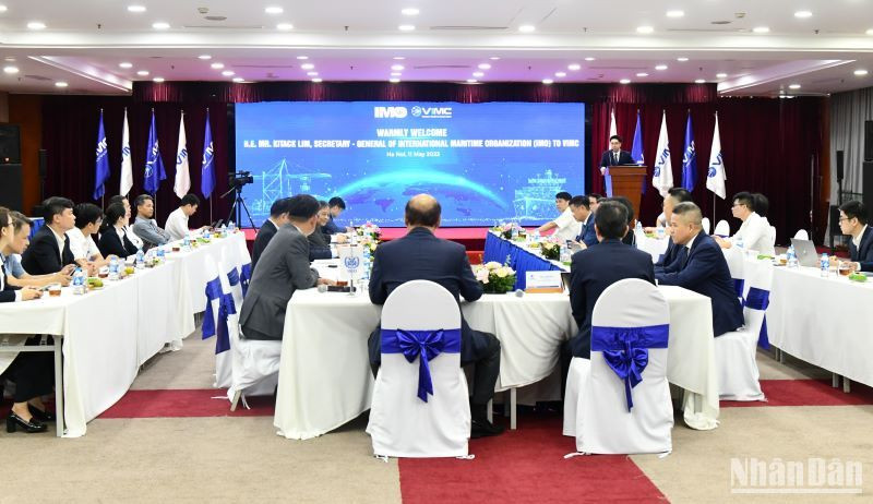 Quang cảnh Tọa đàm "Hàng hải Việt Nam - phát triển xanh và bền vững".