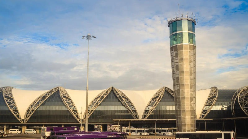 Sân bay Suvarnabhumi (Bangkok, Thái Lan).