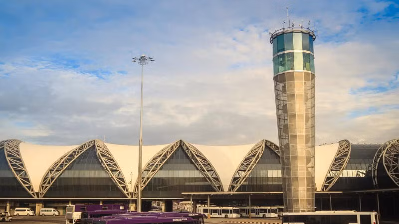 Sân bay Suvarnabhumi (Bangkok, Thái Lan).