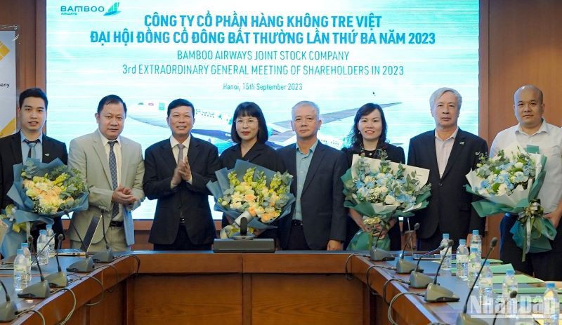 Đại hội đồng cổ đông bất thường của Bamboo Airways họp, thông qua một số nội dung liên quan đến cơ cấu mới của Ban Quản trị, cũng như phương hướng lựa chọn cổ đông chiến lược,...