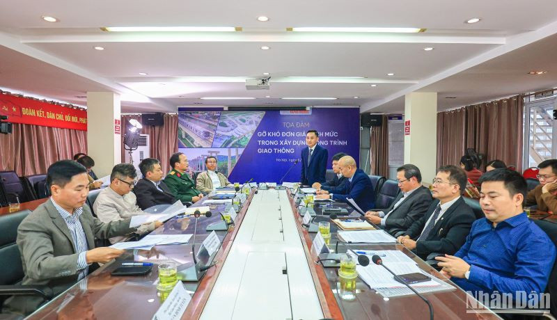 Tọa đàm: “Gỡ khó đơn giá, định mức trong xây dựng công trình giao thông” do Báo Giao thông tổ chức ngày 6/12.