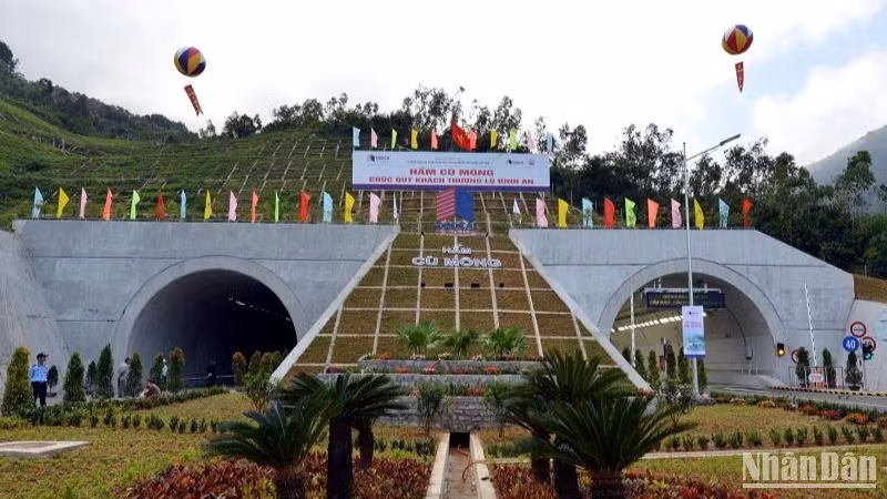 Hầm Cù Mông trên tuyến cao tốc bắc-nam.