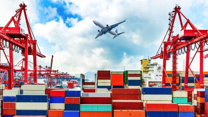Nguy cơ từ việc tăng thuế của Mỹ đối với hàng xuất khẩu đang đe doạ mục tiêu tăng trưởng kinh tế của nước ta.