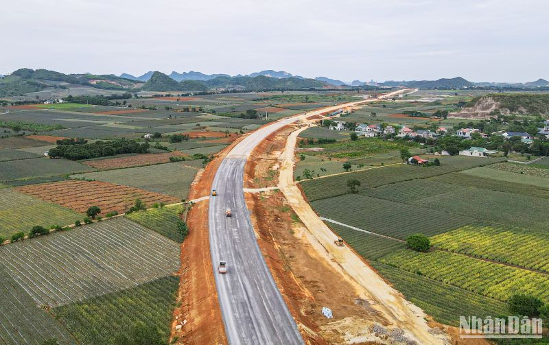 Một đoạn tuyến cao tốc bắc-nam.