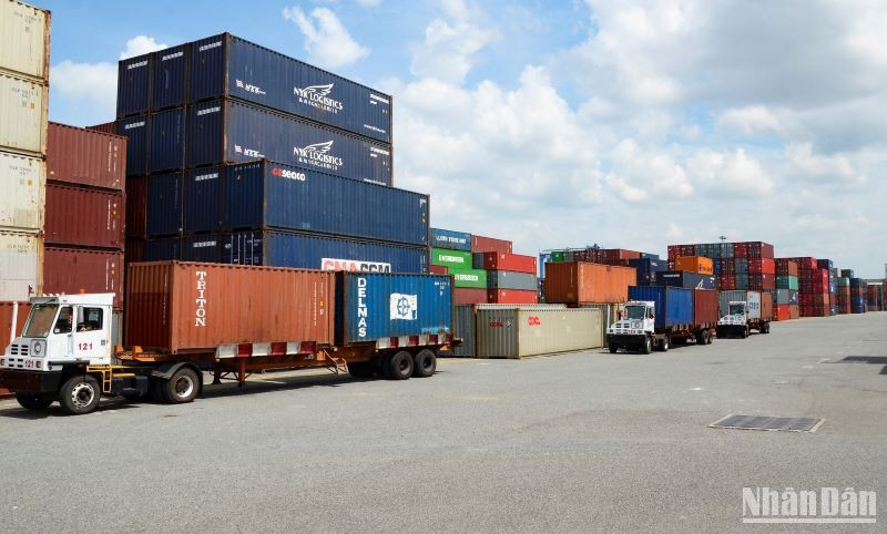 Hơn 30 năm qua, thành tựu trong hoạt động xuất khẩu là một trong những điểm nổi bật nhất của nền kinh tế Việt Nam.
