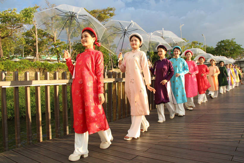 Áo dài Huế trong đời sống đương đại