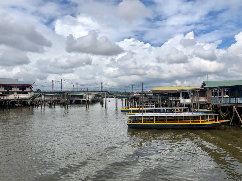 “Lạc lối” ở làng nổi lớn nhất thế giới