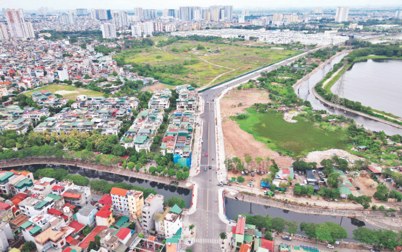 Quận Hoàng Mai vừa hoàn thành, đưa vào sử dụng tuyến đường nối tiếp đường phía đông khu hành chính quận đến đường Tam Trinh. (Ảnh THỦY NGUYÊN)