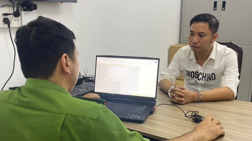Đối tượng Lê Đức Kông làm việc với cơ quan chức năng.