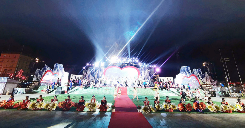 Khai mạc Lễ hội chợ Phong lưu Khâu Vai.