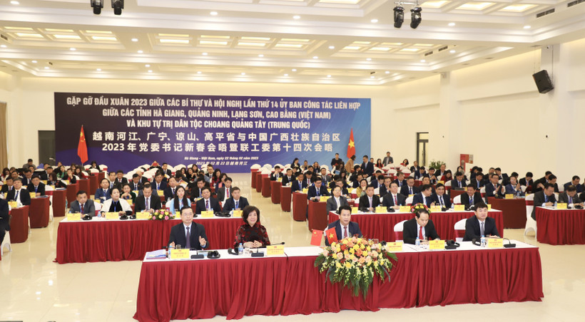 Toàn cảnh Chương trình gặp gỡ đầu xuân các tỉnh biên giới Việt Nam-Trung Quốc.