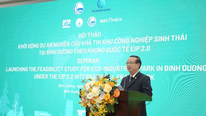 Phó Chủ tịch Ủy ban nhân dân tỉnh Bình Dương Bùi Minh Thạnh phát biểu ý kiến tại hội thảo.
