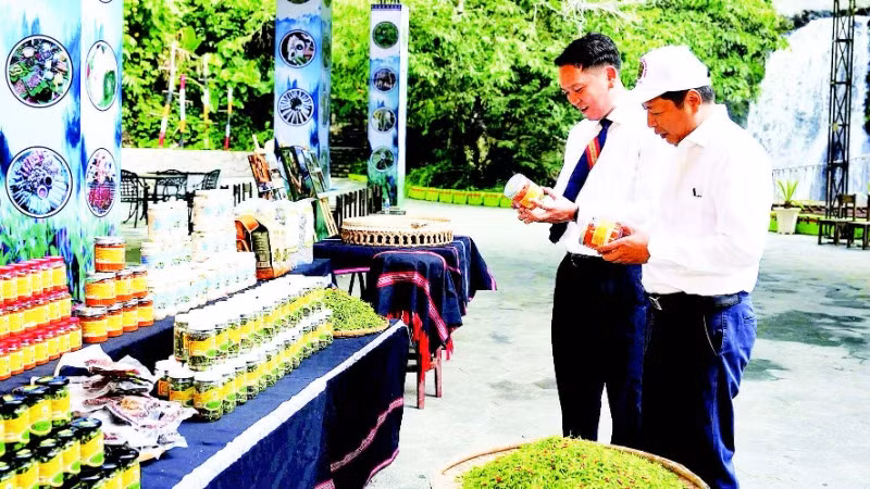 Sản phẩm ớt A Riêu được trưng bày và bán ở nhiều nơi trên thị trường.