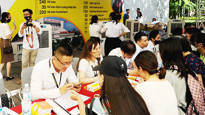 Năm 2023, dự kiến thí sinh sẽ không phải chọn phương thức xét tuyển khi đăng ký nguyện vọng trên hệ thống. Ảnh: NGUYỄN NAM