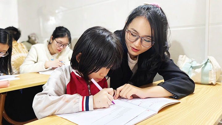 Việc truyền dạy kiến thức còn là trải nghiệm quý với các tình nguyện viên.