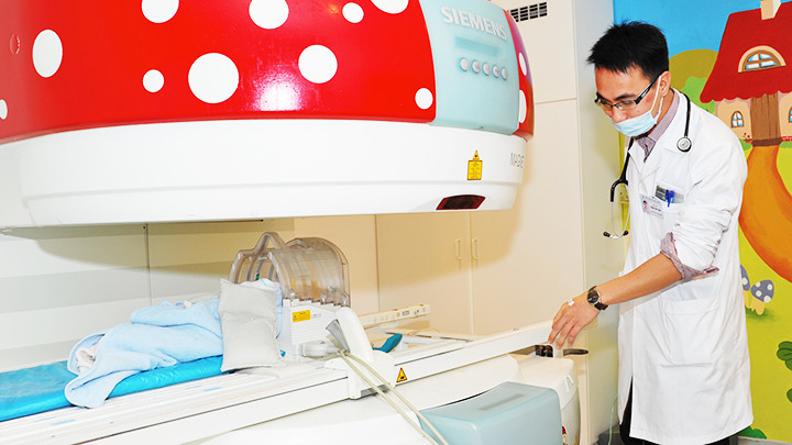 Các thiết bị y tế liên doanh, liên kết hết hạn hợp đồng đã được phép sử dụng trở lại phục vụ bệnh nhân. Ảnh: HẢI NAM