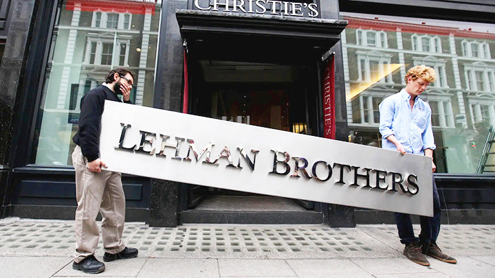 Sự sụp đổ của ngân hàng Lehman Brothers gây ra cuộc khủng hoảng tài chính 2007-2009. Ảnh: CNN