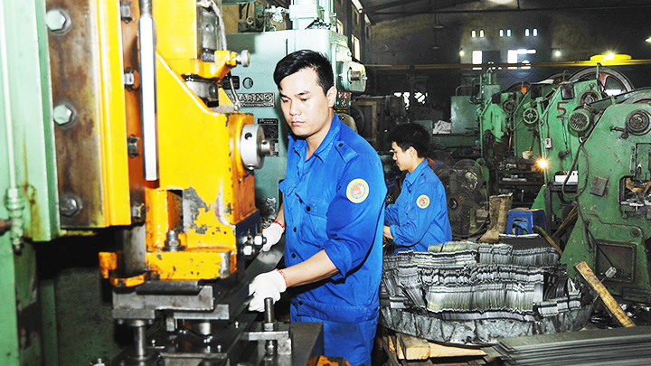 Các doanh nghiệp cần đổi mới công nghệ để đáp ứng yêu cầu sản xuất. Ảnh: NGUYỆT ANH