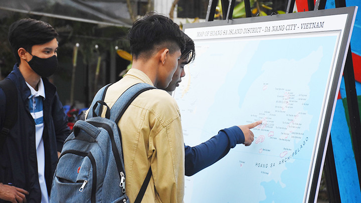 Tìm hiểu bản đồ Hoàng Sa bằng tiếng Anh.