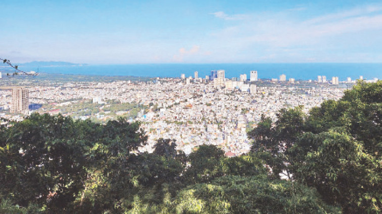 Thành phố Vũng Tàu phấn đấu trở thành trung tâm du lịch chất lượng cao, đẳng cấp quốc tế. Trong ảnh: Một góc thành phố nhìn từ trên cao.