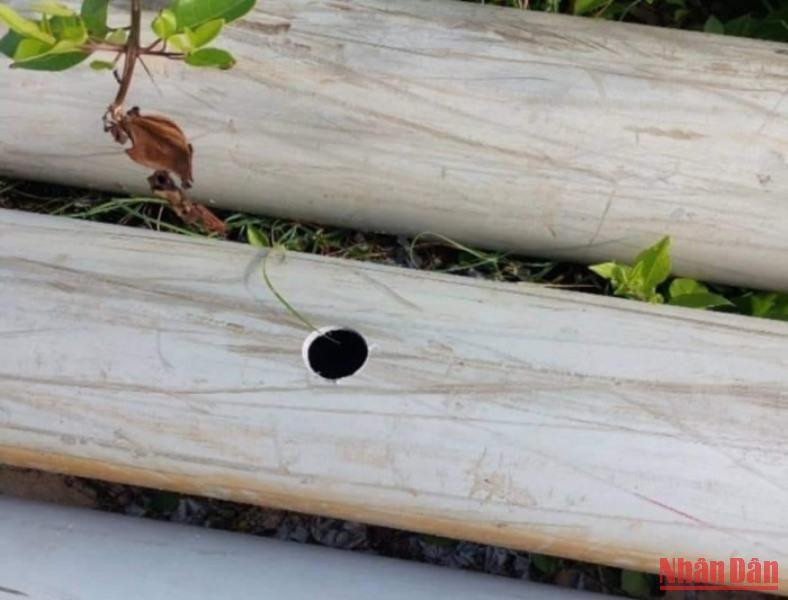 Các đối tượng có hành vi đốt, khoan các lỗ đường ống bơm cát nhằm “dằn mặt” doanh nghiệp.