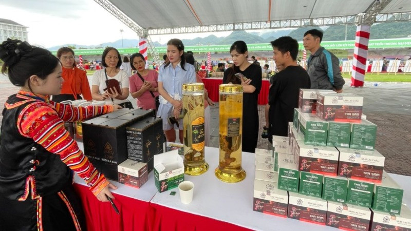 Hội thảo là một hoạt động trong chuỗi các sự kiện thúc đẩy liên kết vùng, phát triển thương mại điện tử diễn ra tại Lai Châu