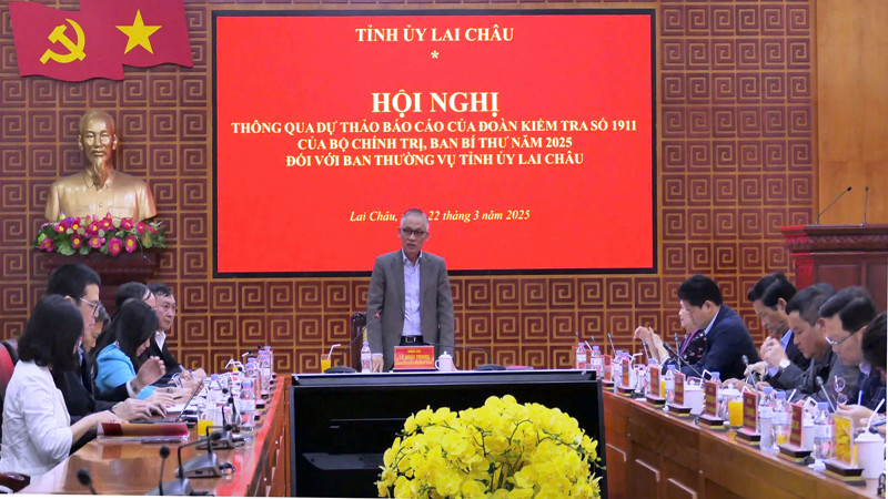 Đồng chí Lê Hoài Trung, Bí thư Trung ương Đảng, Chánh Văn phòng Trung ương Đảng phát biểu tại buổi làm việc.
