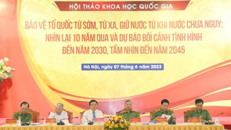 Các đồng chí chủ trì hội thảo.