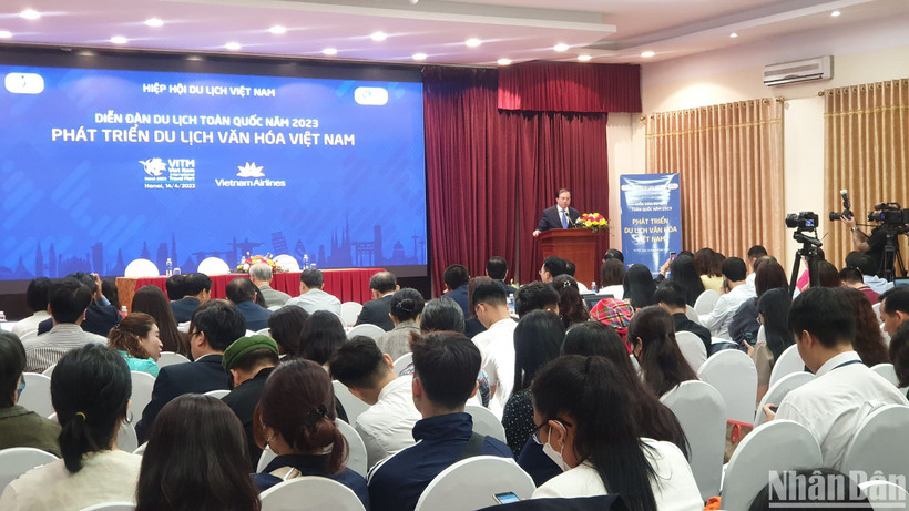 Thứ trưởng Văn hóa, Thể thao và Du lịch Tạ Quang Đông tại diễn đàn “Phát triển Du lịch văn hóa Việt Nam”. (Ảnh: T.LINH)