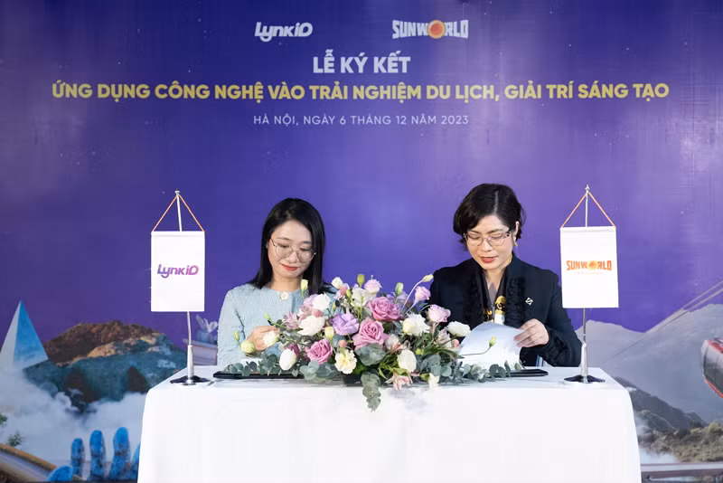Đại diện Sun World và LYNKID ký kết hợp tác.