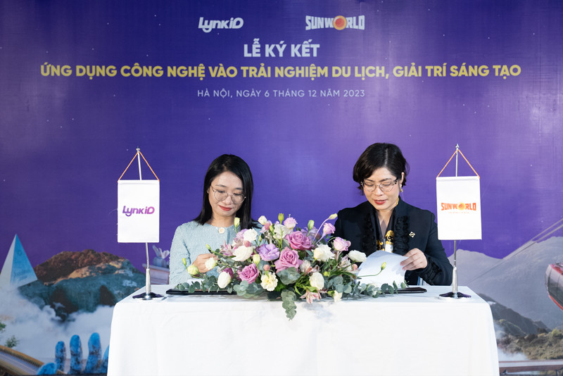 Đại diện Sun World và LYNKID ký kết hợp tác.