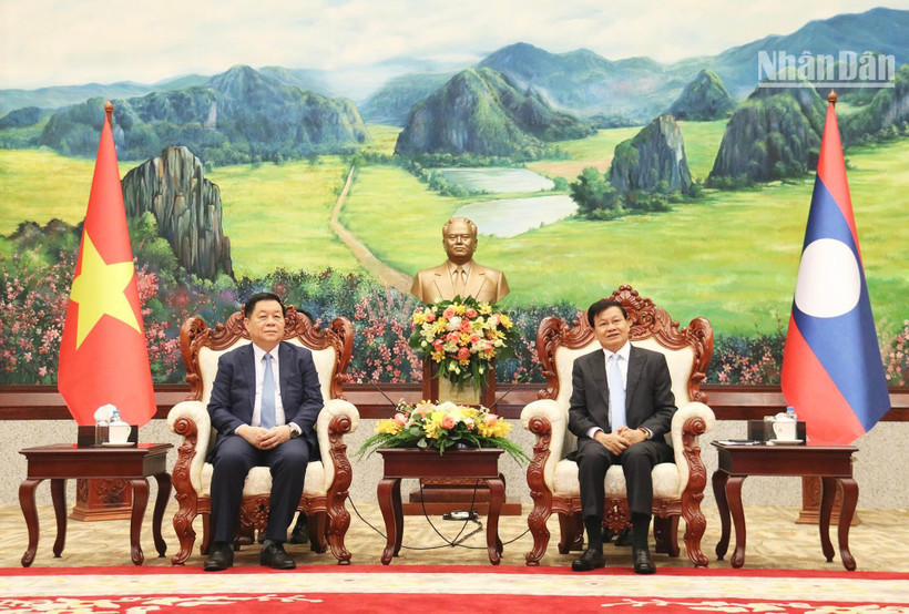 Tổng Bí thư, Chủ tịch nước Lào Thongloun Sisoulith tiếp Đoàn đại biểu Đảng ta do đồng chí Nguyễn Trọng Nghĩa dẫn đầu. (Ảnh: TRỊNH DŨNG)