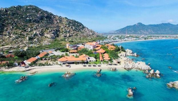 Biển Bình Thuận - điểm đến lý tưởng trong mùa thu (Ảnh: Booking.com)