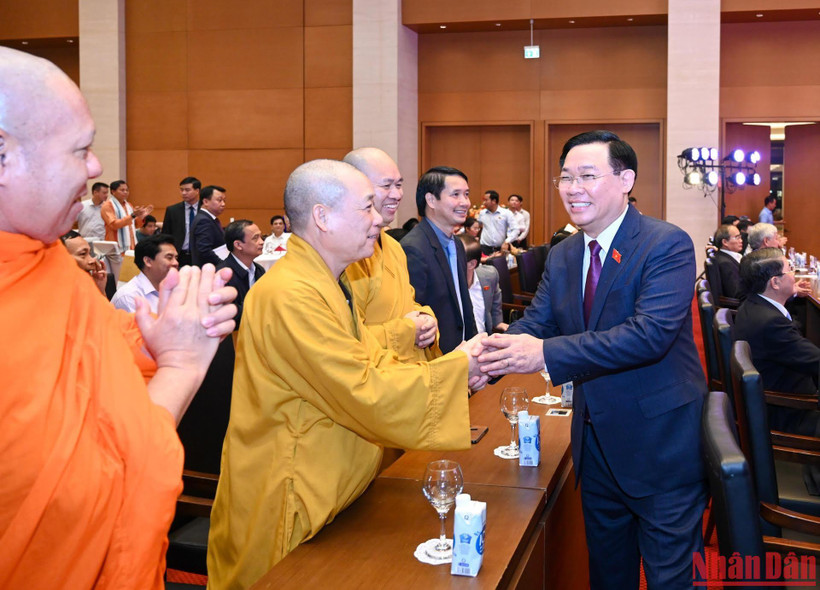 [Ảnh] Chủ tịch Quốc hội gặp mặt đại biểu Quốc hội là người dân tộc thiểu số, nhân sĩ trí thức, chức sắc tôn giáo và nhà giáo 