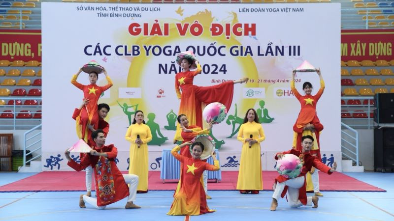 Biểu diễn văn nghệ chào mừng tại Lễ khai mạc giải.