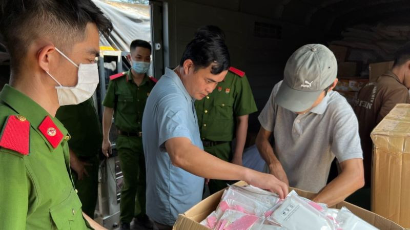 Phát hiện các loại hàng hóa có nguồn gốc nước ngoài không có hóa đơn, chứng từ vận chuyển qua Ga Sóng Thần.