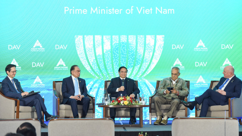 Thủ tướng Phạm Minh Chính và Thủ tướng Malaysia Anwar bin Ibrahim, Thủ tướng New Zealand Christopher Luxon, Tổng thống Timor-Leste Jose Ramos-Horta trao đổi với các đại biểu tại diễn đàn.