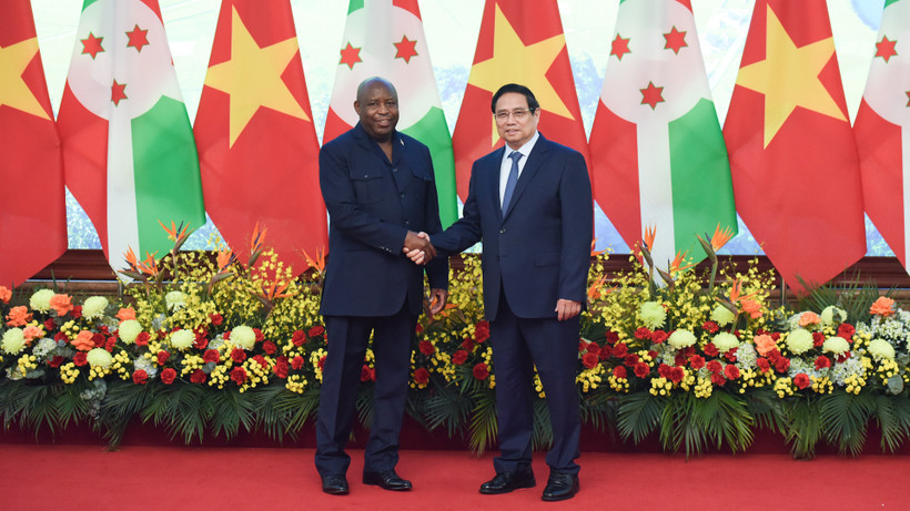 Thủ tướng Phạm Minh Chính và Tổng thống nước Cộng hòa Burundi Evariste Ndayishimiye.