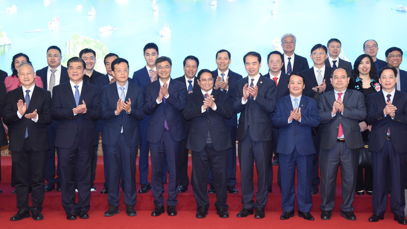Thủ tướng Phạm Minh Chính tiếp đồng chí Trần Cương, Bí thư Khu ủy Quảng Tây (Trung Quốc) và thành viên đoàn hai nước.