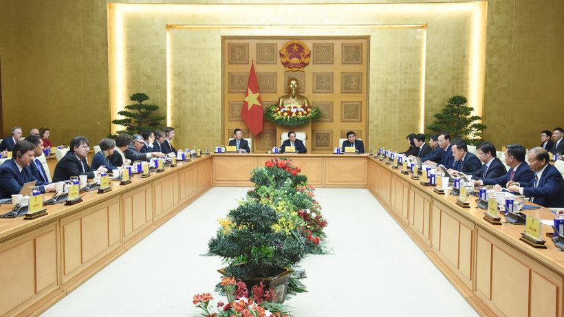 Thủ tướng Phạm Minh Chính và Phó Thủ tướng Hồ Đức Phớc, Phó Thủ tướng Nguyễn Chí Dũng toạ đàm với các doanh nghiệp châu Âu. 