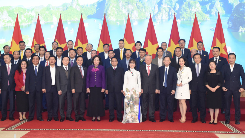 Thủ tướng Phạm Minh Chính với đại diện các ngân hàng thương mại. 