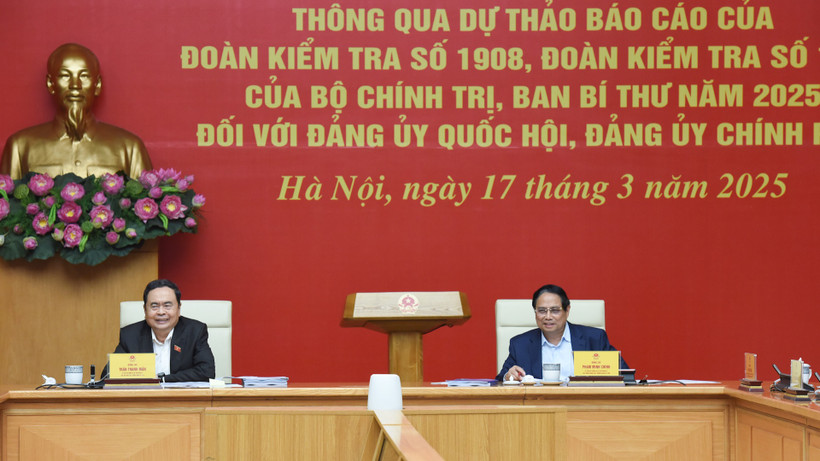 Bí thư Đảng ủy Chính phủ, Thủ tướng Chính phủ Phạm Minh Chính, Trưởng đoàn Kiểm tra 1908 và Bí thư Đảng ủy Quốc hội, Chủ tịch Quốc hội Trần Thanh Mẫn, Trưởng đoàn Kiểm tra 1910 chủ trì Hội nghị.