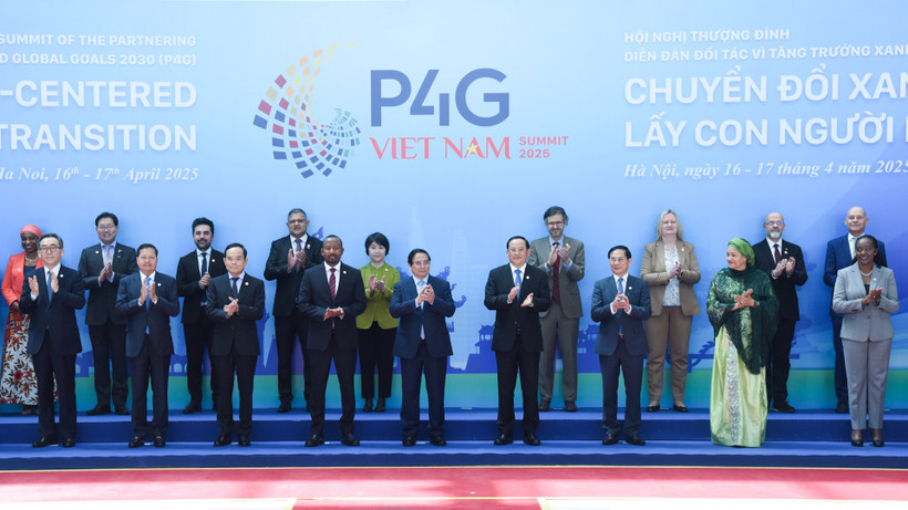 Thủ tướng Phạm Minh Chính và các đại biểu tham dự hội nghị.